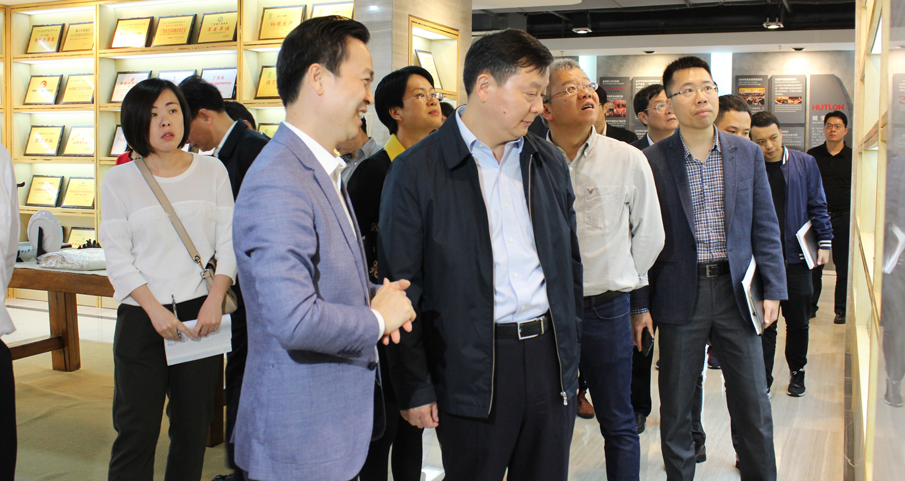 佛山市朱偉市長(zhǎng)率調(diào)研組來(lái)匯泰龍調(diào)研走訪！并對(duì)匯泰龍表示支持！